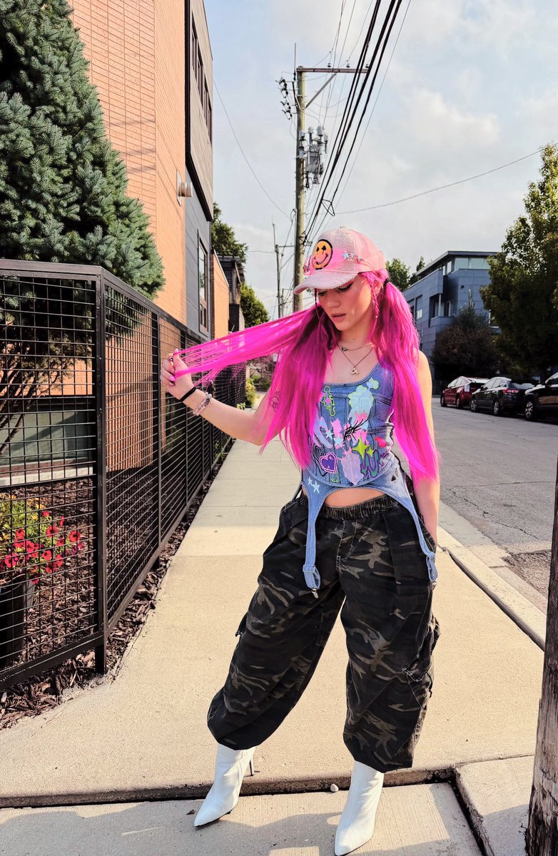 MatchMyPregame's tweet photo. I heard you’re swag-less. Couldn’t be Pinky. 🙂‍↔️ https://t.co/IegLEgCZNW