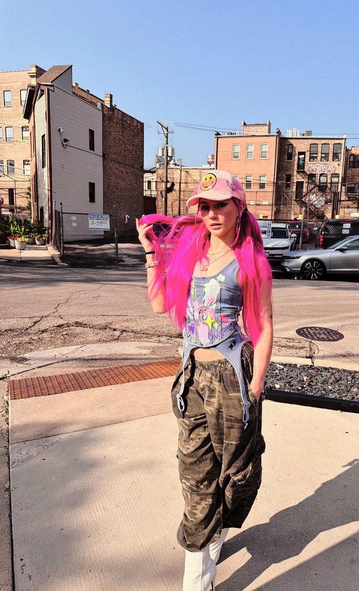 MatchMyPregame's tweet photo. I heard you’re swag-less. Couldn’t be Pinky. 🙂‍↔️ https://t.co/IegLEgCZNW