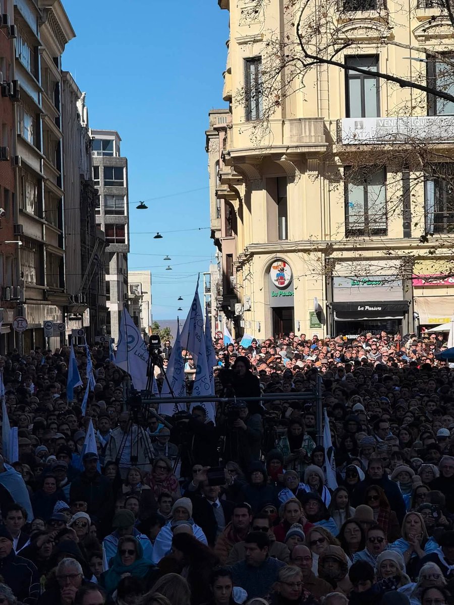 SherlockH123456's tweet photo. @ValentiEsteban Esa foto es mentira, la trucó un FA idiota y mala leche. Te mando fotos reales. https://t.co/eltB0w6KU3