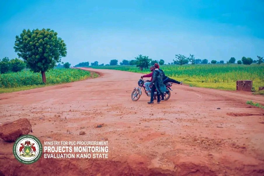HonMainasibi's tweet photo. Inspection of the ongoing road construction project by His Excellency the Executive Governor of Kano State, Engineer Abba Kabir Yusuf, from Dambatta to Gwarabjawa in Dambatta Local Government Area. @nuramaaji @DrAdamuGZango @Ahmad_Gogel

#AbbaIsWorking 
#KanoIsWorking https://t.co/94HOOPaynP