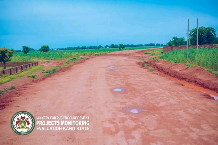 HonMainasibi's tweet photo. Inspection of the ongoing road construction project by His Excellency the Executive Governor of Kano State, Engineer Abba Kabir Yusuf, from Dambatta to Gwarabjawa in Dambatta Local Government Area. @nuramaaji @DrAdamuGZango @Ahmad_Gogel

#AbbaIsWorking 
#KanoIsWorking https://t.co/94HOOPaynP