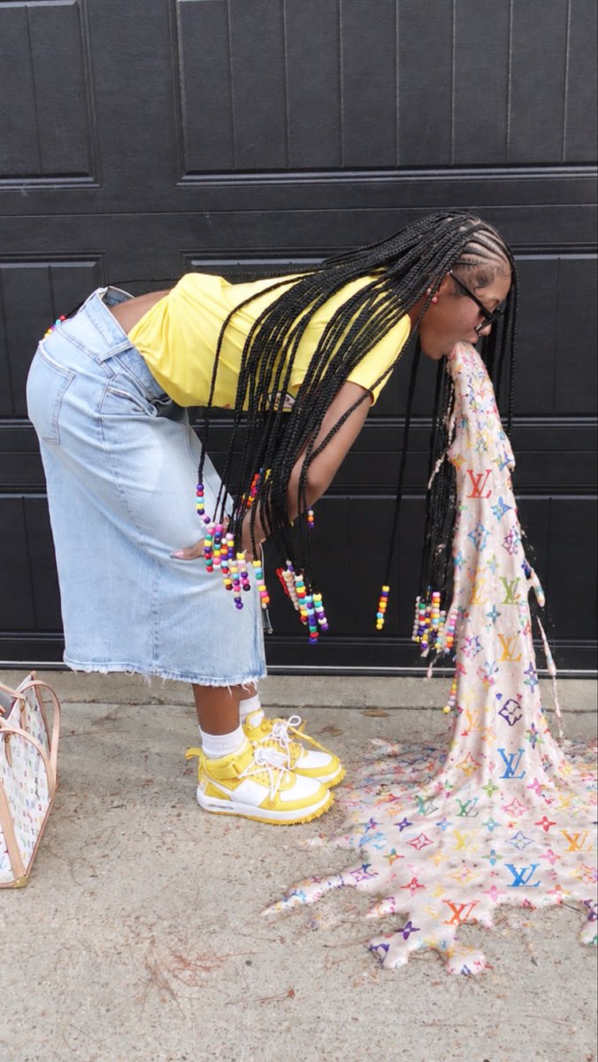 miyahhh_toptier's tweet photo. Seniorrr shittt #cbfw #miyahblogs https://t.co/GcB6QDUvlj