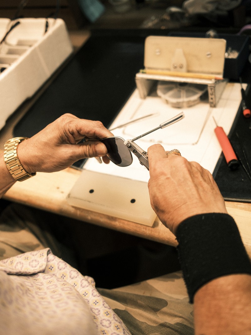 RandolphUSA's tweet photo. One frame. Every hand. Every detail matters.

A single pair of Randolphs takes more than 200 steps and six weeks to create. No single machine can do it, and no single person does it alone. 

It takes a village to build a legend. https://t.co/U2c2tdGcyg