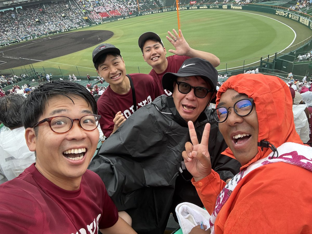 kuwahide1984120's tweet photo. いけーーーー！
紅陵ーーーーー！
#チバテレ の皆さんと
#高校野球ダイジェスト
#チバナツ
#拓大紅陵
#みんなプライベートで夜行バスでなんとか試合に間に合った https://t.co/VQE4EEb1ry