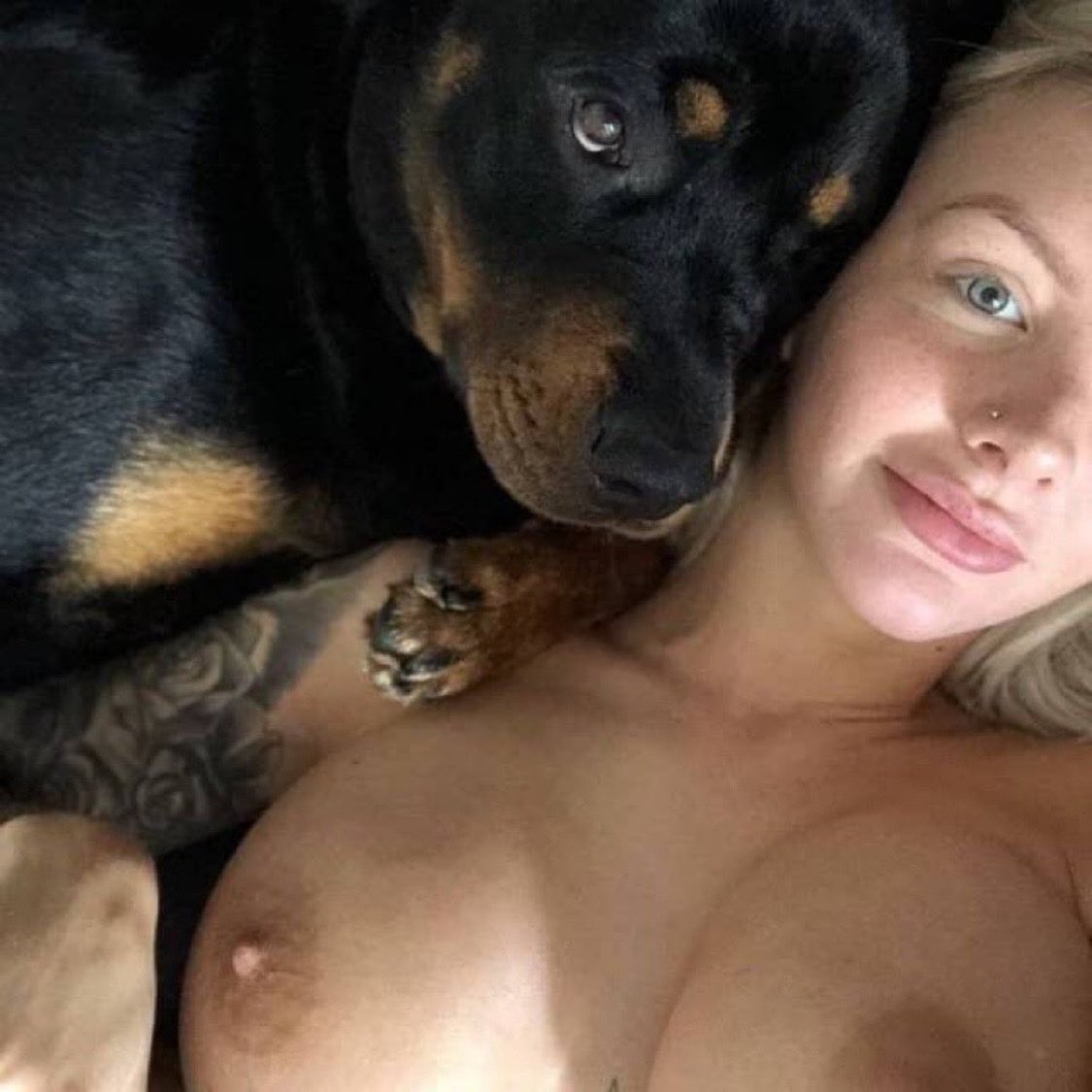 InsanePerformer's tweet photo. Catch the nastiest of acts, sweetest of sensations and the hottest of slam in my fast filling channel!🔥😈🥵🔞
No kink is left unpracticed🌚

https://t.co/ERowfb4JOR https://t.co/VDfwuP2JU0