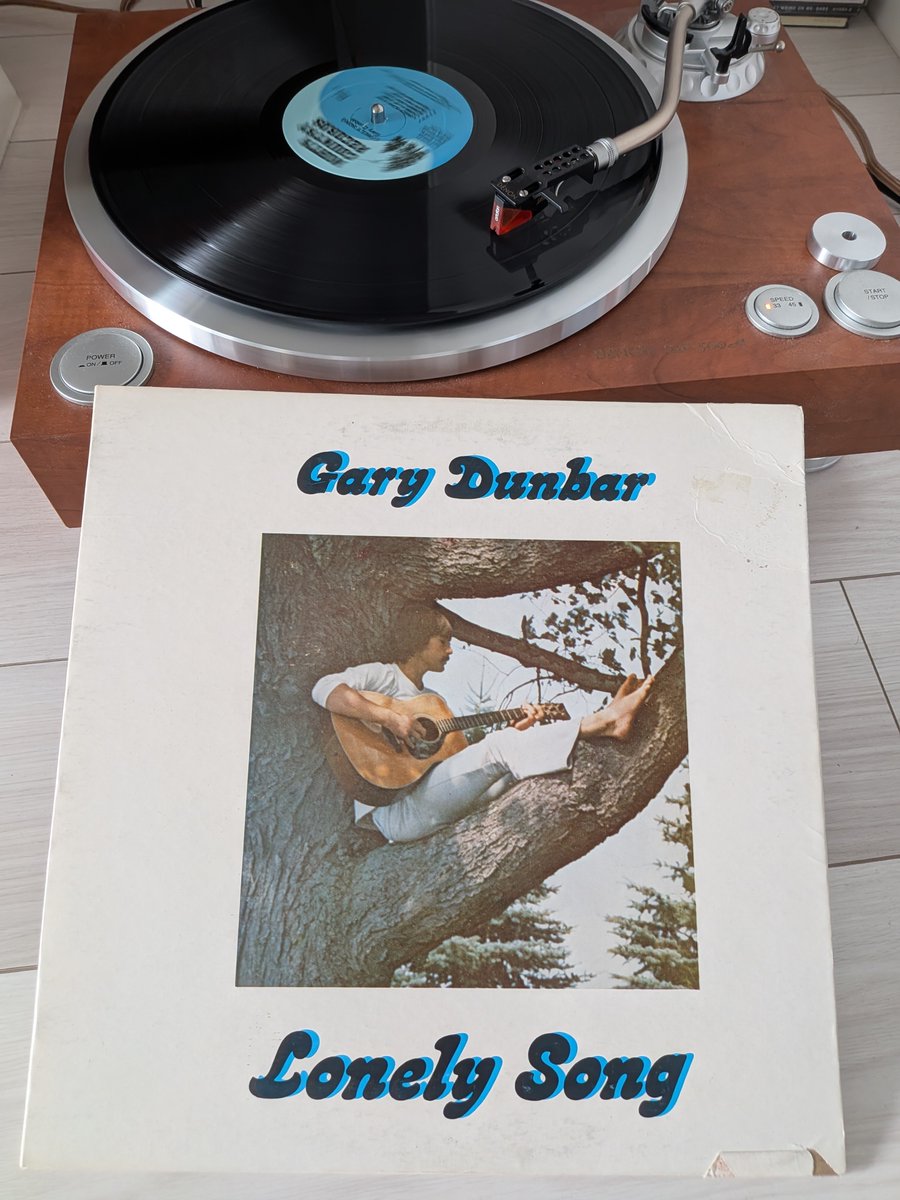 ROTtent18's tweet photo. 詳細不明の Gary Dunbar が1977年に自主制作したアルバム 。きょうだいの力を借りて多重録音を多用した音作りは、なかなかのもの。チープではあるがセンスあふれる佳作。North Country Records というレーベル名も素晴らしい。同レーベルからシングル盤もあり。 https://t.co/2nwk4o0Jje