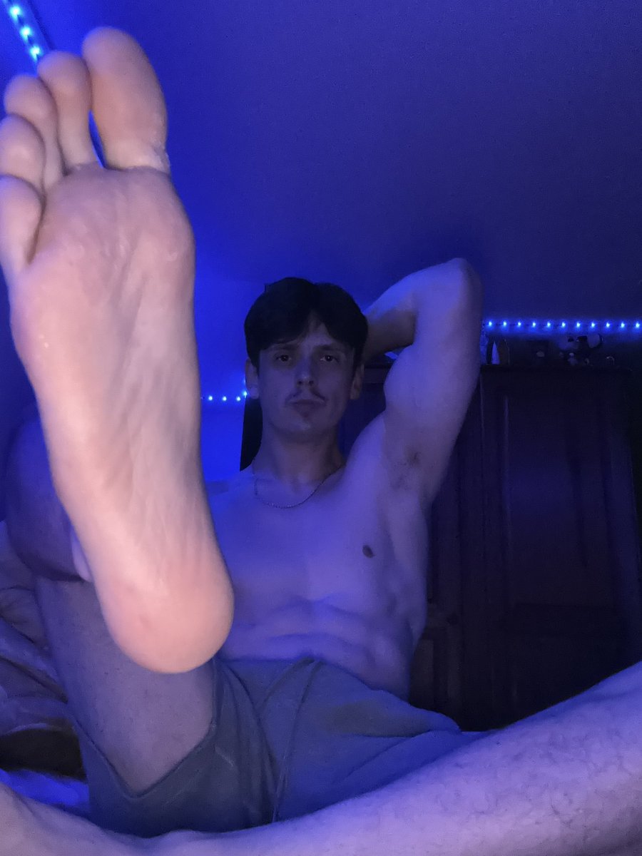DomDaddyWes's tweet photo. Do these soles and armpits trigger you gooner? Customs in DM 😘😘

Findom findomuk armpit pits soles feet foot toes dry wrinkly footfetish armpitworship muscleworship bodyworship abs biceps trigger triggers relapse wallet customs custom joi cei sph https://t.co/2xIW827twY