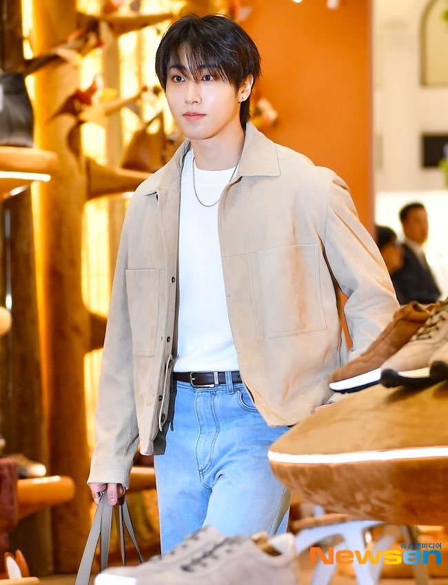 SKZCrave's tweet photo. Tod’s Global Ambassador HAN Jisung stuns at the launch of Autunno Italiano!

HAN AT AUTUNNO ITALIANO 
#HANxTODs https://t.co/eVR5KHIyMH