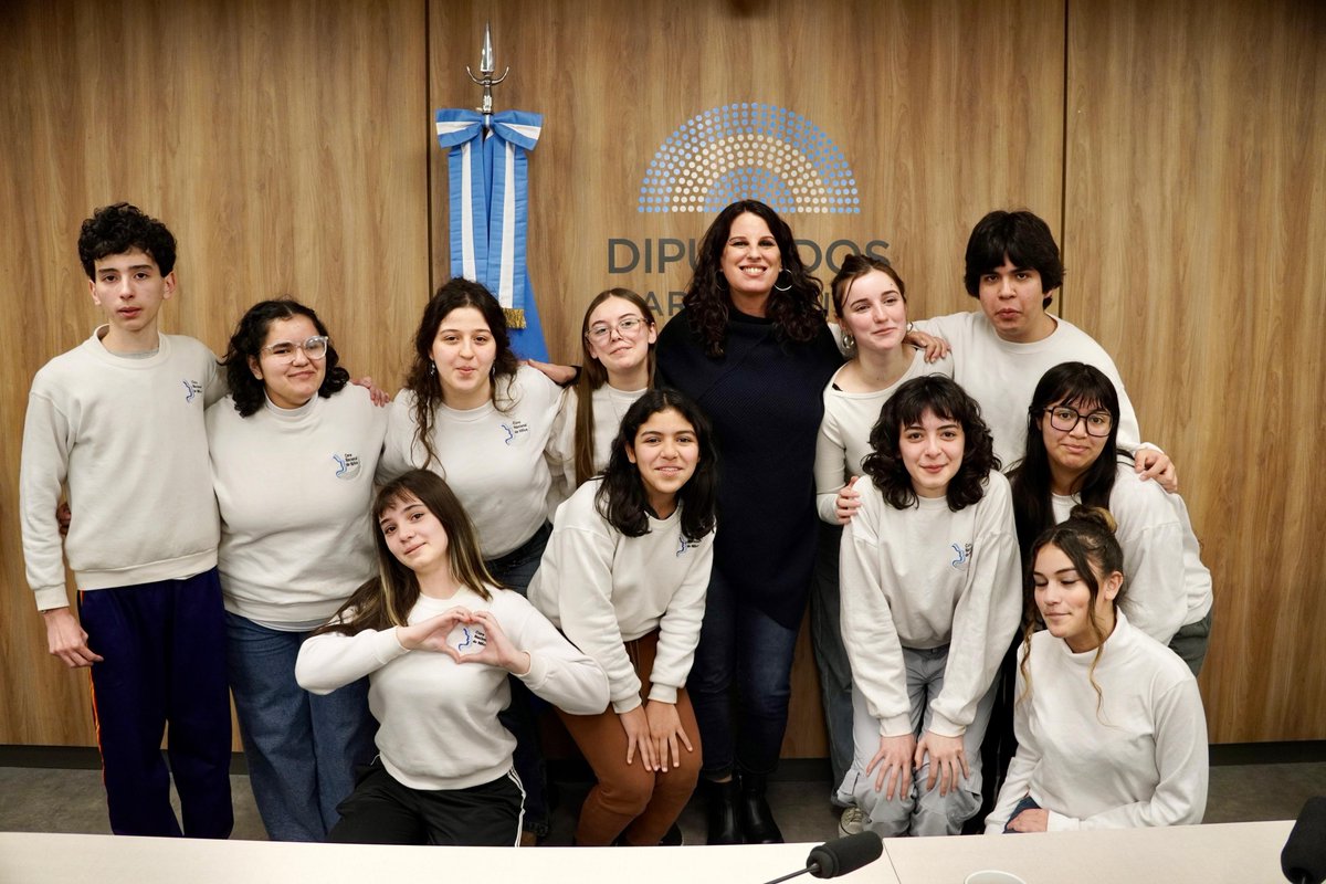 lorepokoik's tweet photo. Hoy la Comisión de Cultura fue la voz de quienes no se resignan.

Gracias al Coro Nacional de Niños, que enfrenta el decreto que dispuso su disolución; a toda la cadena del libro, que defiende la Ley de Fomento del Libro y la Lectura y el precio uniforme; y a la industria nacional del doblaje, que defiende una ley fundamental para el trabajo y la producción argentina.

Gracias por participar y exponer ante la Comisión y por defender la cultura como un derecho social.

Como Presidenta de la Comisión de Cultura, siempre van a encontrar este espacio abierto para ser escuchados.

La cultura argentina no se entrega. Se defiende.