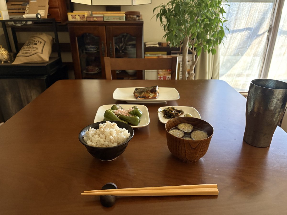 vaskyer's tweet photo. フェイントで和食。

頂きます。 https://t.co/il65vmWUn5
