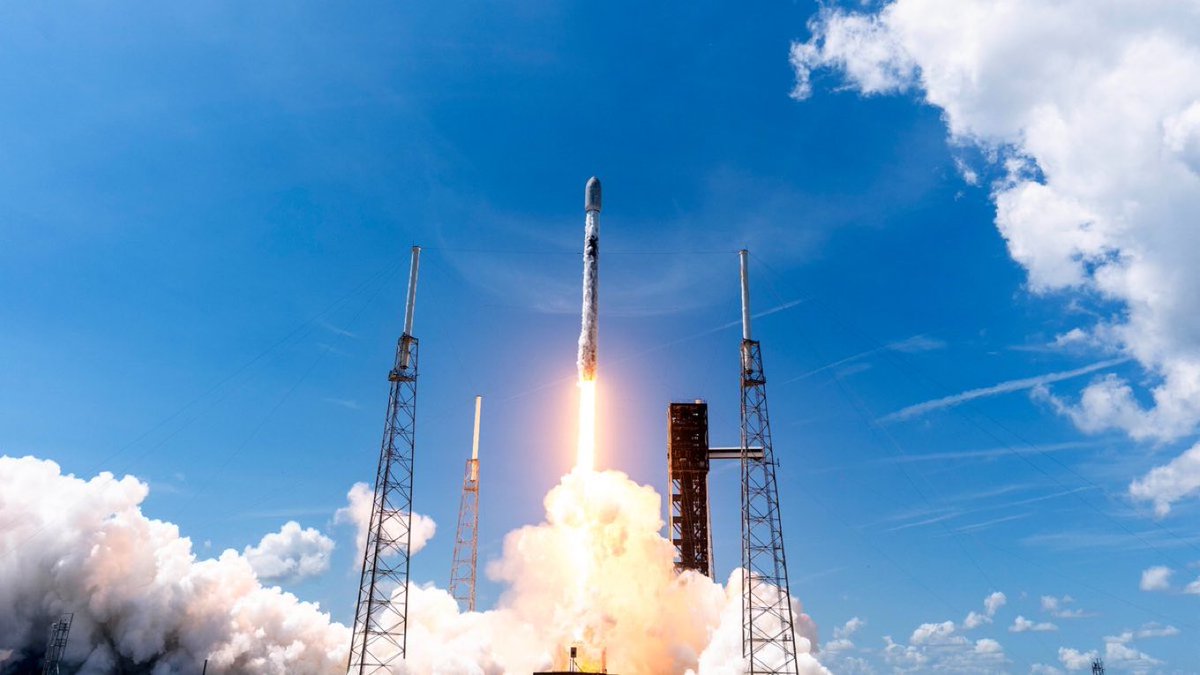 ChristopherMur0's tweet photo. Falcon 9 launches 29 @Starlink satellites from Florida https://t.co/B0gQxRk0TB