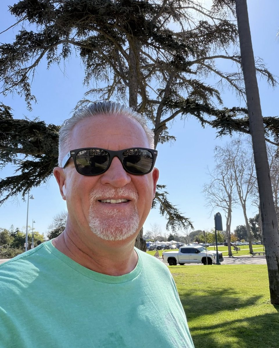 BenjaminFoyq4m's tweet photo. A little older, a lot wiser, and still enjoying every beautiful chapter of life. 😊 Life is about good conversations, genuine connections, laughter, and making memories that are worth keeping. ❤️✨ https://t.co/D3nzyzU2gf