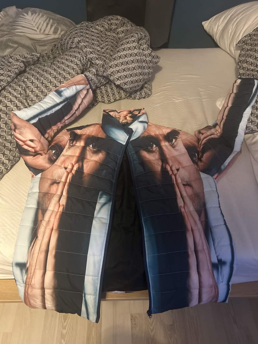 YuvaAtHome's tweet photo. j'ai jamais post ici mais avis sur ma veste la team ? (jvous jure que je l'ai c pas une vanne) https://t.co/YBmyYa1IEt