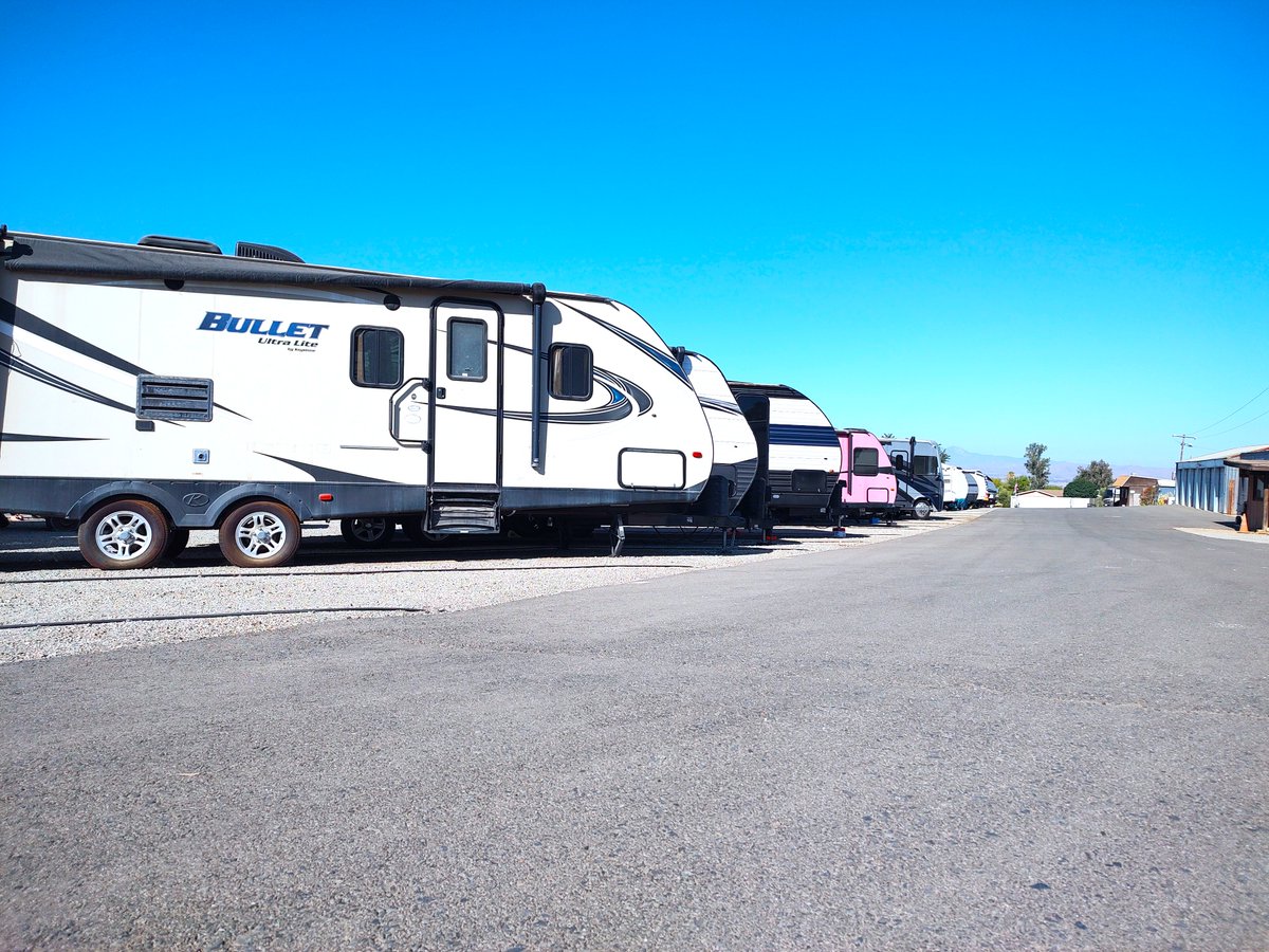 ArborRVStorage's tweet photo. 🚐 RV Tip Tuesday 🔋
Don't forget your RV battery while your rig is in storage! Check its charge periodically and follow the manufacturer's recommendations for proper storage and maintenance. A little care helps keep your RV ready for the next adventure. 🌳 #RVStorage #Menifee https://t.co/eyUPoMcpFn