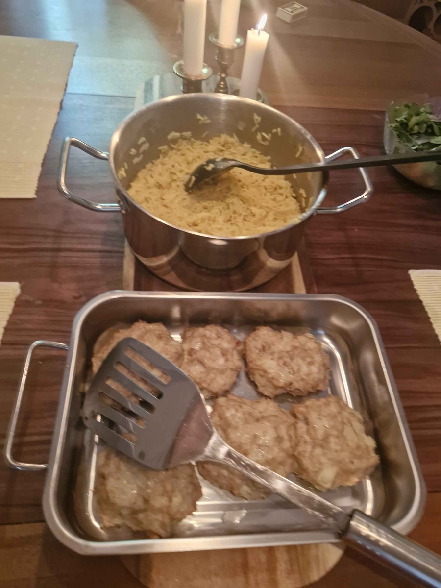 Xylomin2's tweet photo. Made some Pilaff rice and some chicken minced meat patties today :p https://t.co/4WrX1G8XTG