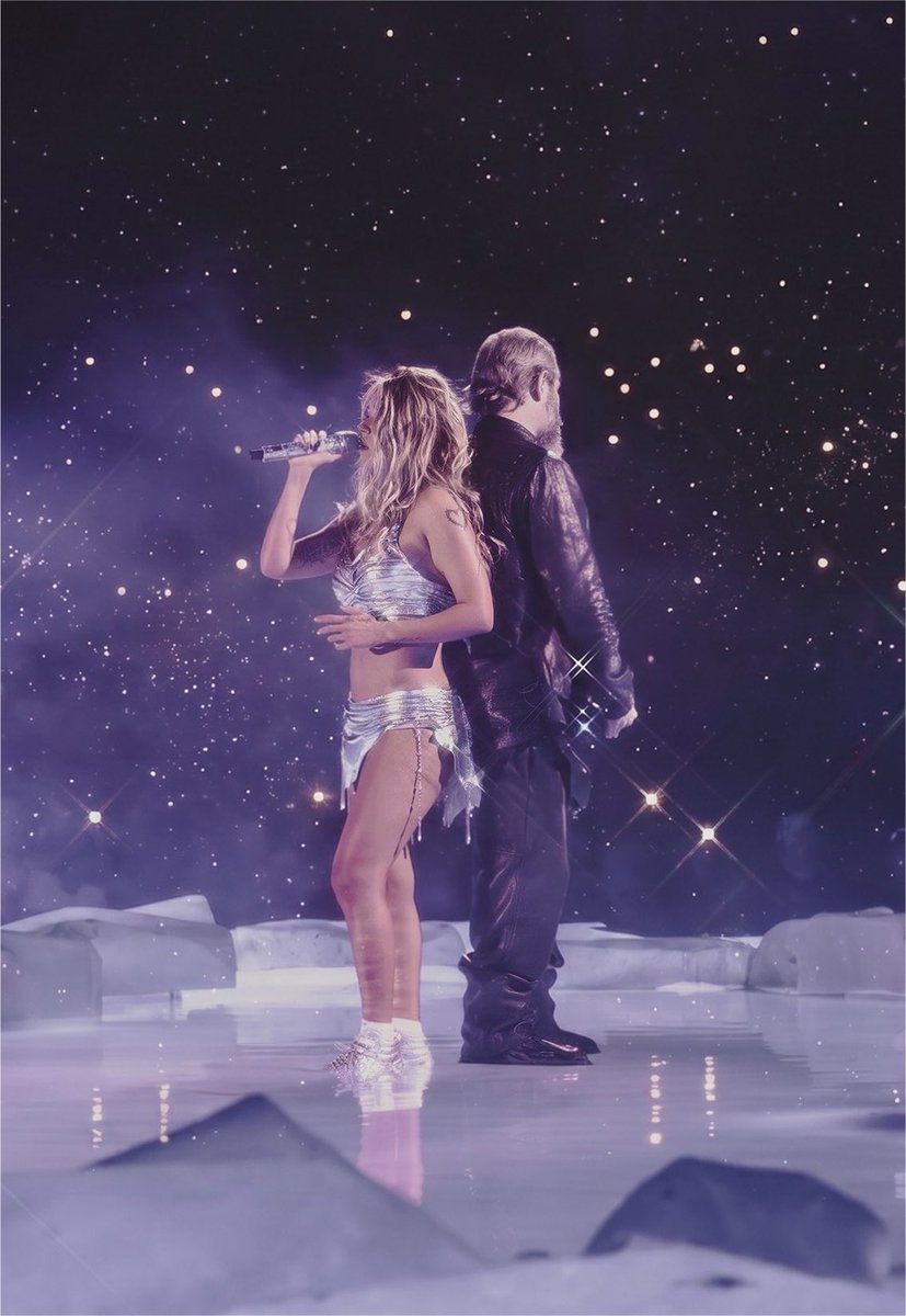KarolGBRA's tweet photo. FOFO! Greg Gonzalez sobre ter participado de "Después de ti", sua colaboração com Karol G:

"Realmente não consigo expressar o quão especial é ter criado essa música juntos e ver que ela faz parte do seu lindo novo álbum."

— O artista também compartilhou a faixa "Alguien que te amaba" em seu Instagram Stories.