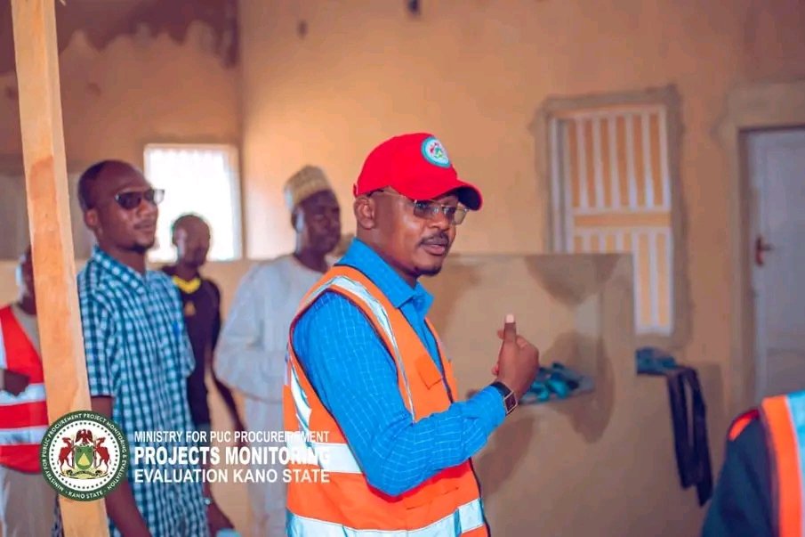 HonMainasibi's tweet photo. Abba is Working Inspection of the Shariah Court of Law construction project in Gwauronmaje, Dambatta Local Government Area, Kano State. @Ahmad_Gogel @nuramaaji @DrAdamuGZango 

#AbbaIsWorking 
#KanoIsWorking https://t.co/XLJ2ByDCNx