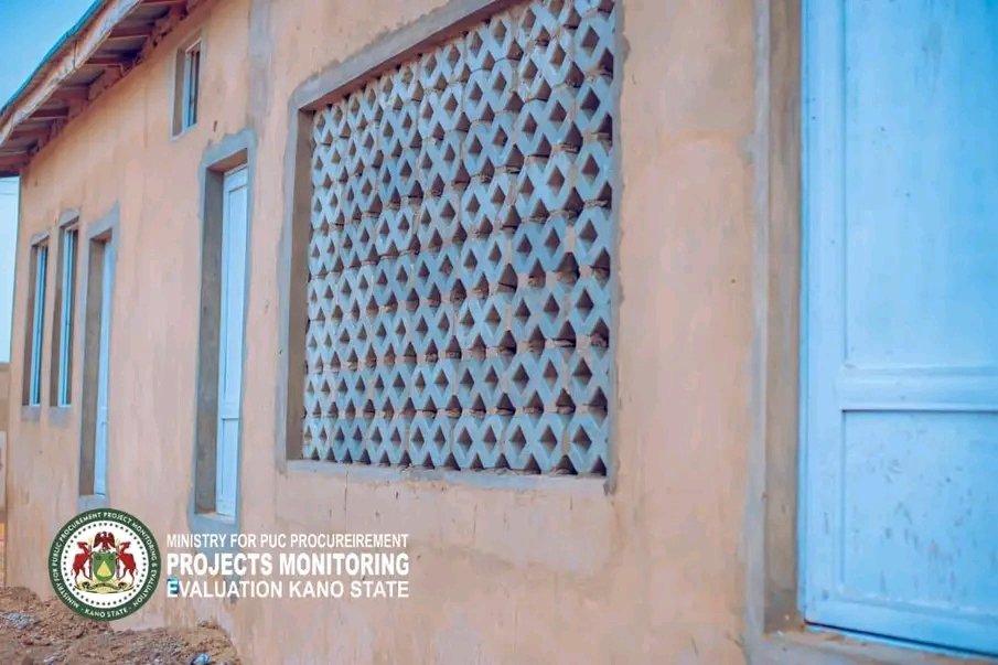 HonMainasibi's tweet photo. Abba is Working Inspection of the Shariah Court of Law construction project in Gwauronmaje, Dambatta Local Government Area, Kano State. @Ahmad_Gogel @nuramaaji @DrAdamuGZango 

#AbbaIsWorking 
#KanoIsWorking https://t.co/XLJ2ByDCNx
