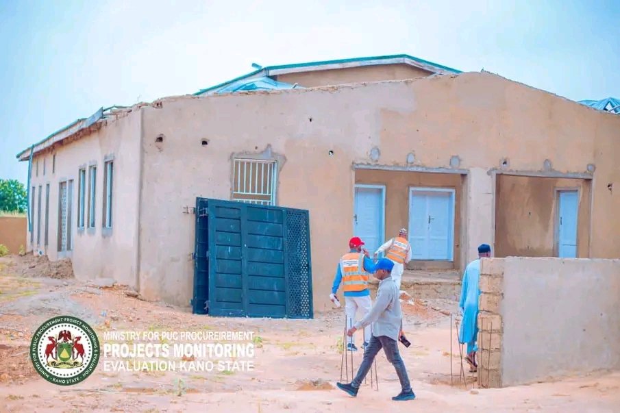 HonMainasibi's tweet photo. Abba is Working Inspection of the Shariah Court of Law construction project in Gwauronmaje, Dambatta Local Government Area, Kano State. @Ahmad_Gogel @nuramaaji @DrAdamuGZango 

#AbbaIsWorking 
#KanoIsWorking https://t.co/XLJ2ByDCNx