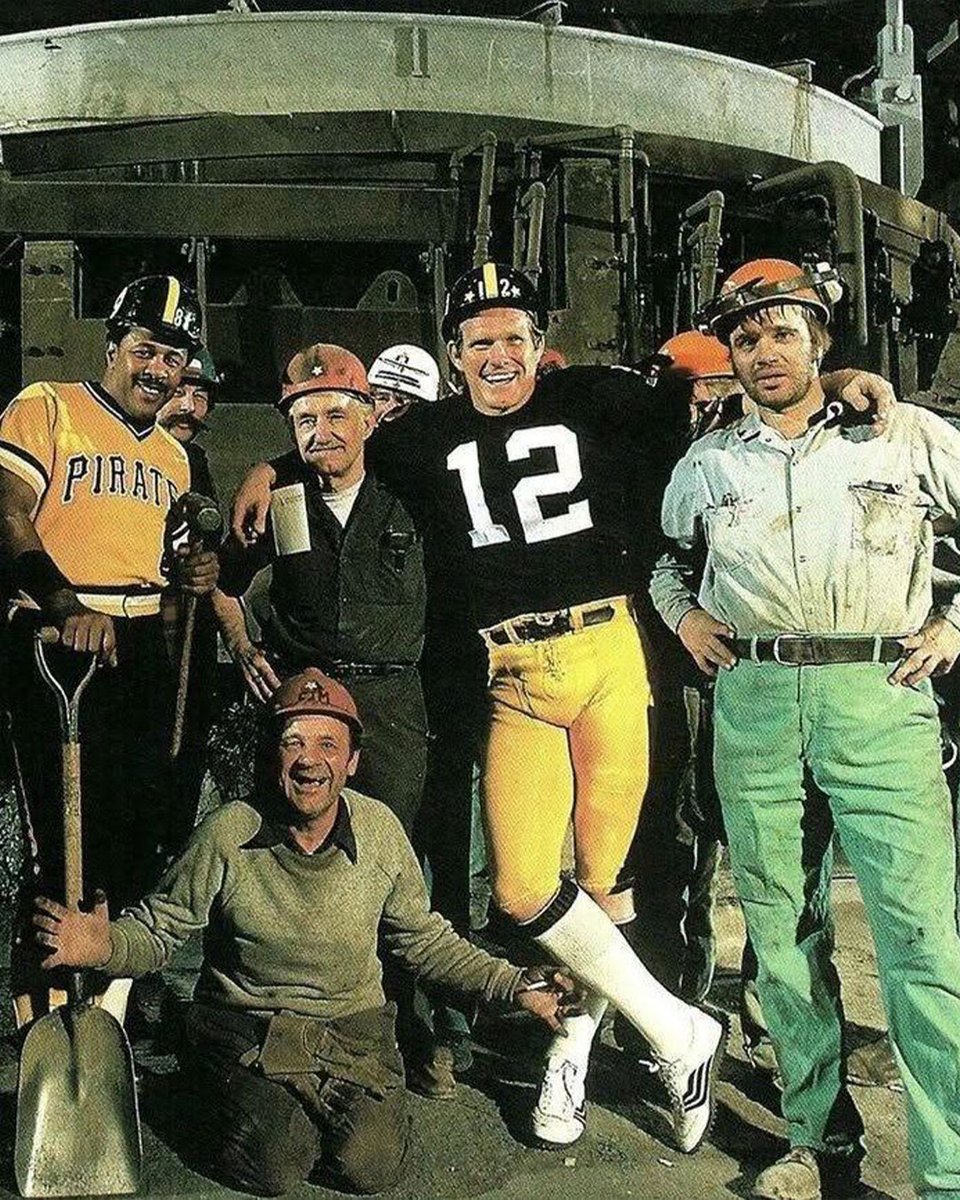 steelcityundrgr's tweet photo. Willie Stargell and Terry Bradshaw captured by Walter Iooss Jr. for Sports Illustrated's December 1979 issue, celebrating Pittsburgh's historic year as both the Steelers and Pirates won world championships.

📷 Baseball In Pics https://t.co/YLhmQ3I9pm