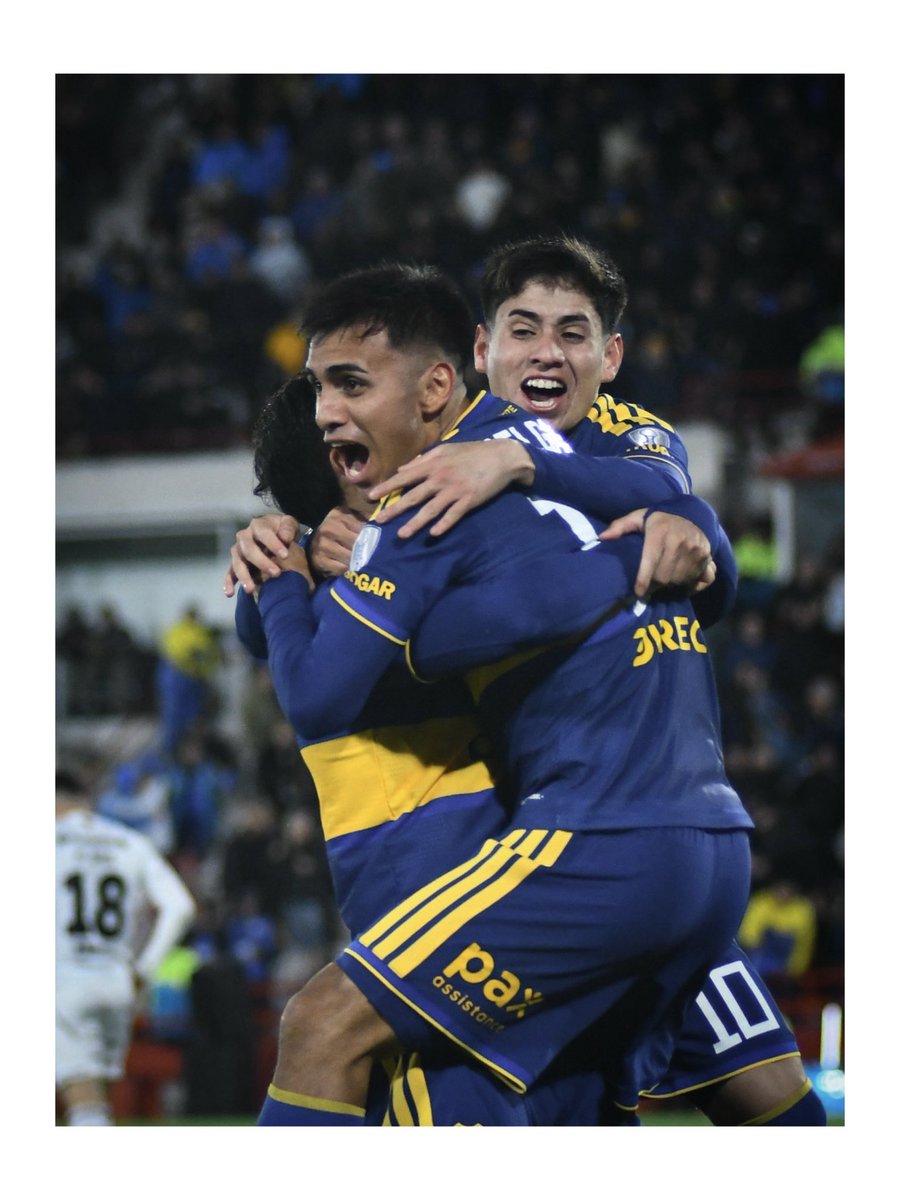 BocaJrsOficial's tweet photo. ¡Si, Pulmoncito! 👊⚽️ https://t.co/ZTLv1nUc6J