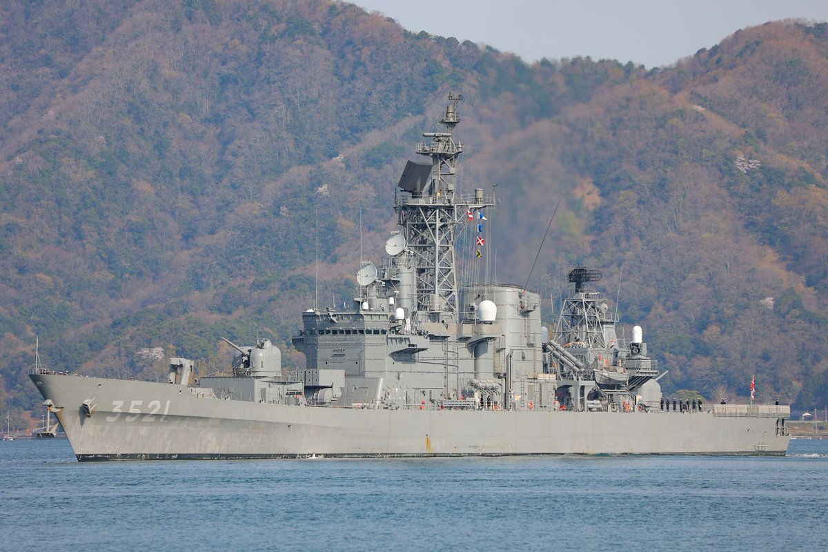 BEAT19B899's tweet photo. 被写体をもとめて各地へ☺
主に艦艇や大型客船などを撮影しています～！！
その他鉄道などもたまに撮影…
バイクや車で、ウロウロするのも好き😁
KissFMもよく聴いてます！
仲良くしてください～！！

#KissFM #海上自衛隊 #大型船 https://t.co/1s16C3K2qd