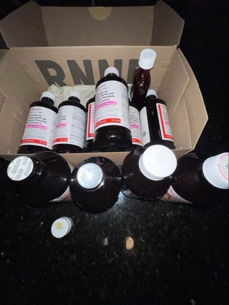 Drewymister's tweet photo. #coketwt #xanax #drugtwt #420life #viral #snowballs #shrooms https://t.co/QnudrO0jbd