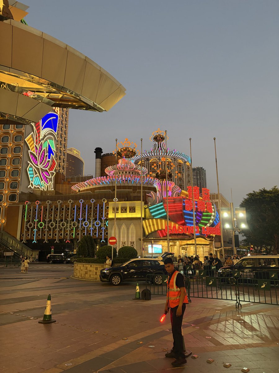 101010101Zzz's tweet photo. 下班跟兄弟來澳門 https://t.co/AzXyHWCVob