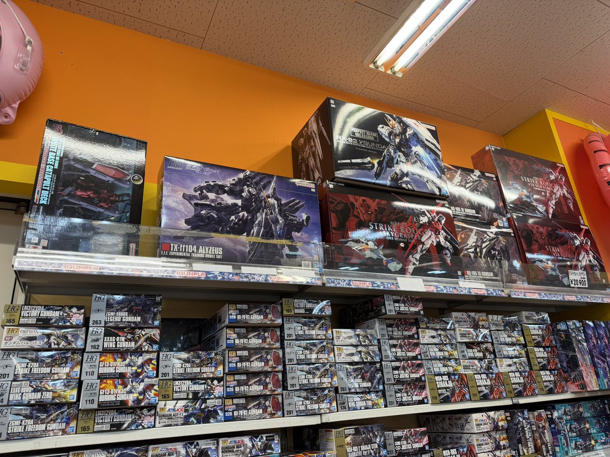 wanganShop2019's tweet photo. 地元で見たことないガンプラがたくさん https://t.co/YrGx5Mj8ok