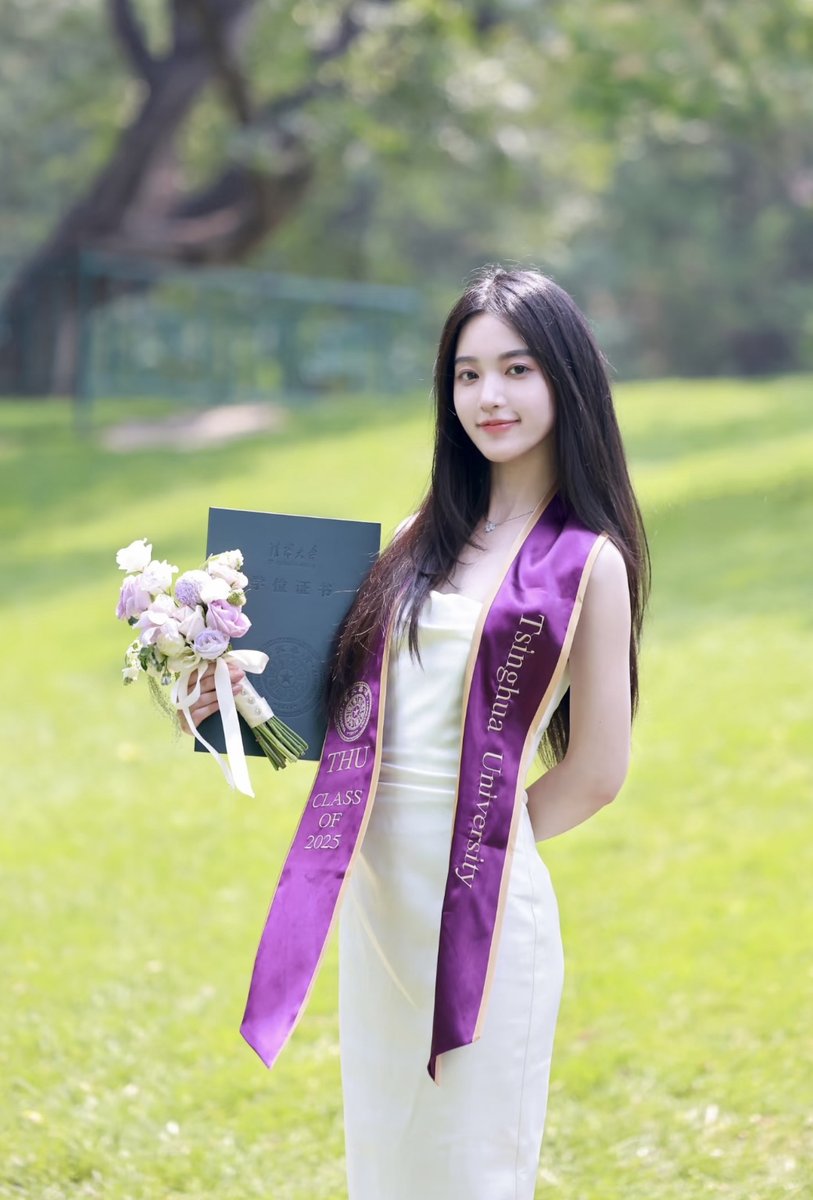 Hazel20255368's tweet photo. Just submitted my final thesis—finally a free sigh of relief!  Graduation here I come! https://t.co/XNyZi213T2