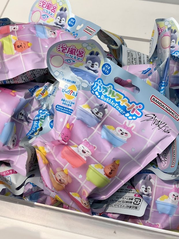 animateISO's tweet photo. #StrayKids さんの
びっくらたまご バブルフィーバー
『SKZOO Bubble Bath Time』好評発売中です🫧🚿
入浴料はシャワーを当てると泡風呂に!!
もこもこの泡の中からは「#SKZOO」のマスコットが一つ入っています💕
#STAY さんは是非ゲットしてみてください⊹ ˚. ♡
#SKZ #스트레이키즈 #WITHMUU https://t.co/N5YbF8IF16