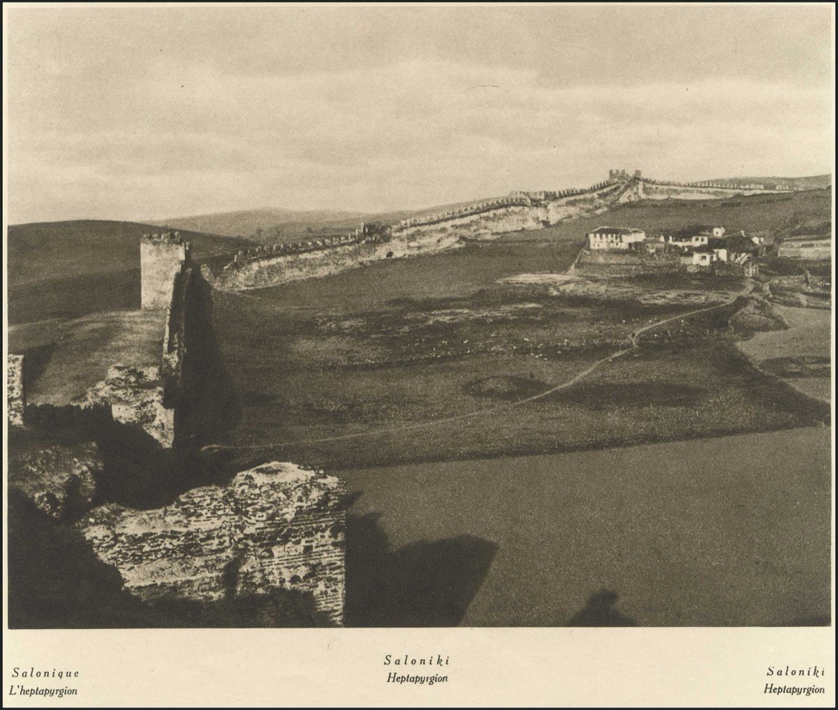 ydselanik's tweet photo. Selanik'teki bir boyahane, tarihi Yedikule surları ve Osmanlı yadigarı Kesriye'den günümüze ulaşan manzaralar. 
🗓️ 1920'ler
📍 Selanik ve Kesriye https://t.co/Do3S4mvI8Y