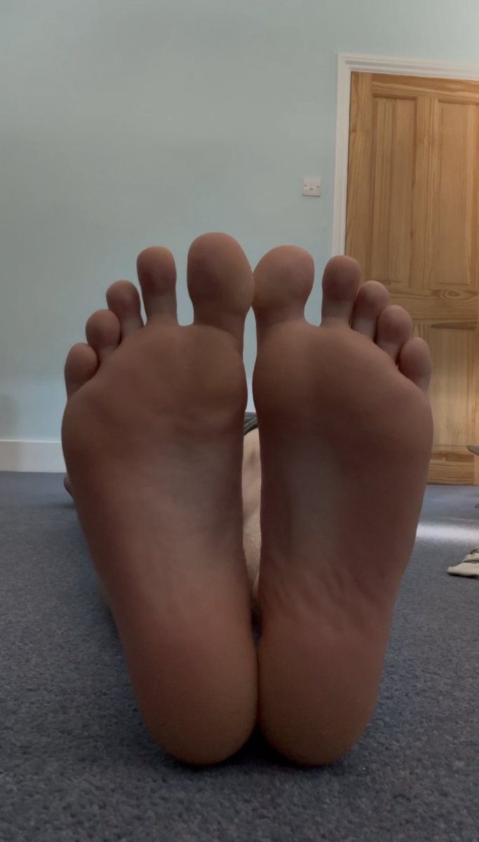 rageofthesystem's tweet photo. damn with a body that hot and soles that mesmerizing its a simple thing to go follow @BWCMasterMax and serve him https://t.co/nZuL3yNbdi