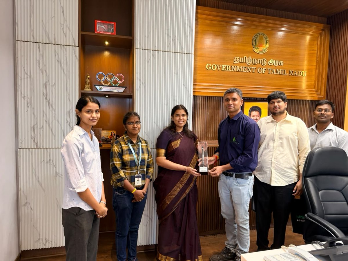 AgnikulCosmos's tweet photo. It was an honour for our cofounders to have met Honourable Minister of Industries, Investment Promotion & Commerce - TamilNadu, @Keerthana4VNR  with our young women leaders to discuss our expansion plans in Tamil Nadu. Her story is truly inspirational and it was humbling to interact with someone who is so down to earth while also having the vision and dreams to make Tamil Nadu a world class state.
@srinathr155 @moin_spm @satchakra_iitm 
@TIDCO_1965 @Guidance_TN @iitmadras @iitmrp @IITMIC @TheStartupTN @SIPCOTTN