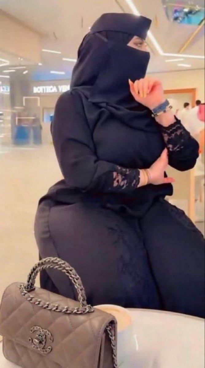fb5cli's tweet photo. شعور الخضوع اللي يجيني إذا جلست اختي وفرشت طيزها على الكرسي وكل اللي في الكوفي يناظرون وسع مكوتها https://t.co/ktGpGxVJkJ