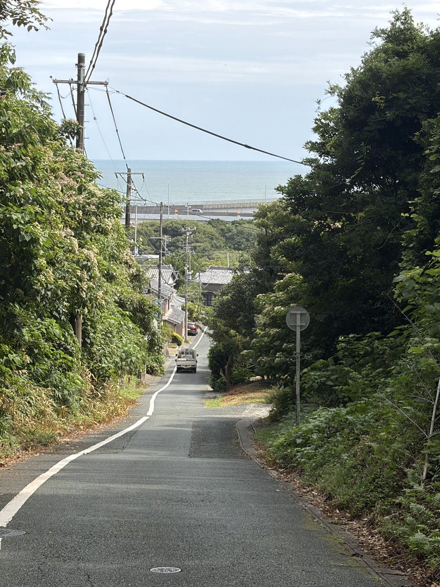 fudosandannaaaa's tweet photo. 旧東海道　潮見坂をライブでお届け

絶景かなー。 https://t.co/efNPEELALs