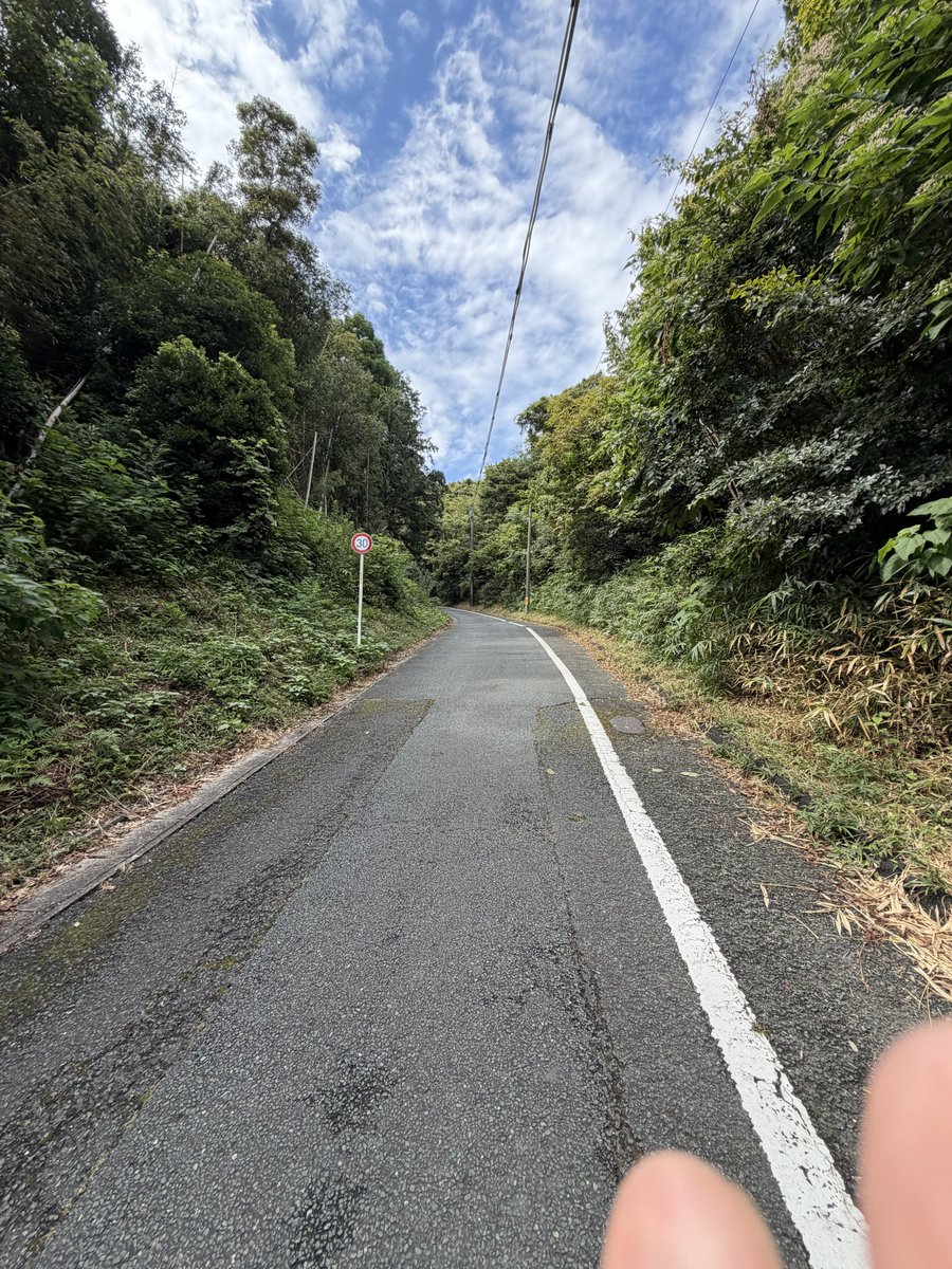 fudosandannaaaa's tweet photo. 旧東海道　潮見坂をライブでお届け

絶景かなー。 https://t.co/efNPEELALs