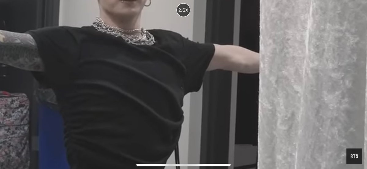 MYYYMMA's tweet photo. The bottom line is that Jungkook doesn't have the tattoo from those rumors. Stop trying to get his attention. https://t.co/tyOMh0vihD