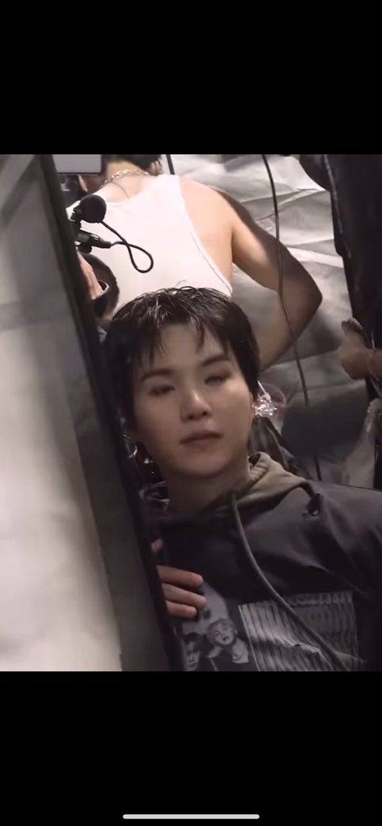 MYYYMMA's tweet photo. The bottom line is that Jungkook doesn't have the tattoo from those rumors. Stop trying to get his attention. https://t.co/tyOMh0vihD