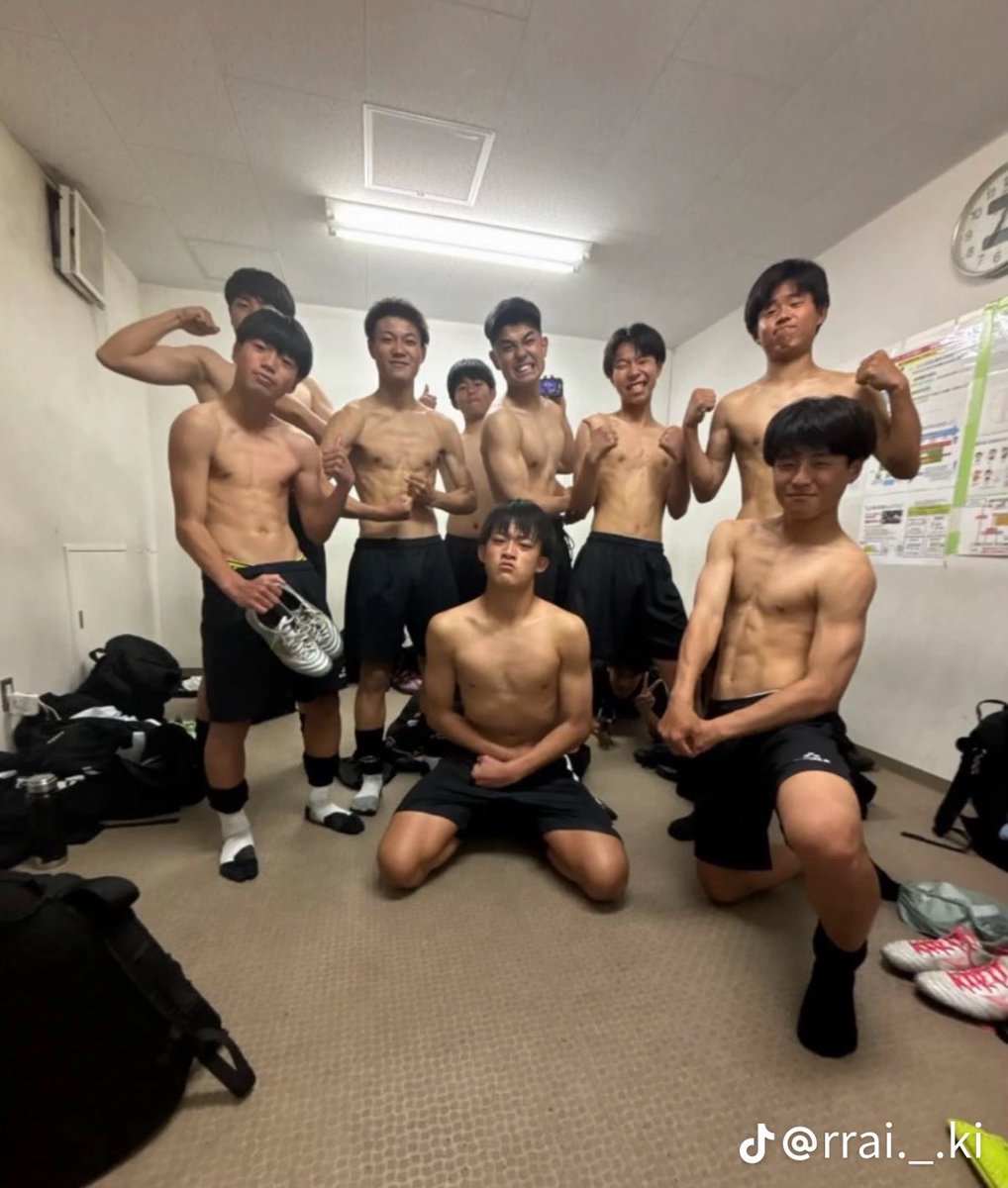 M07214545315's tweet photo. サッカー部⚽️
サッカーとか野��部ってすぐ脱いでるイメージしかない💕 https://t.co/6nSsTVYJT7