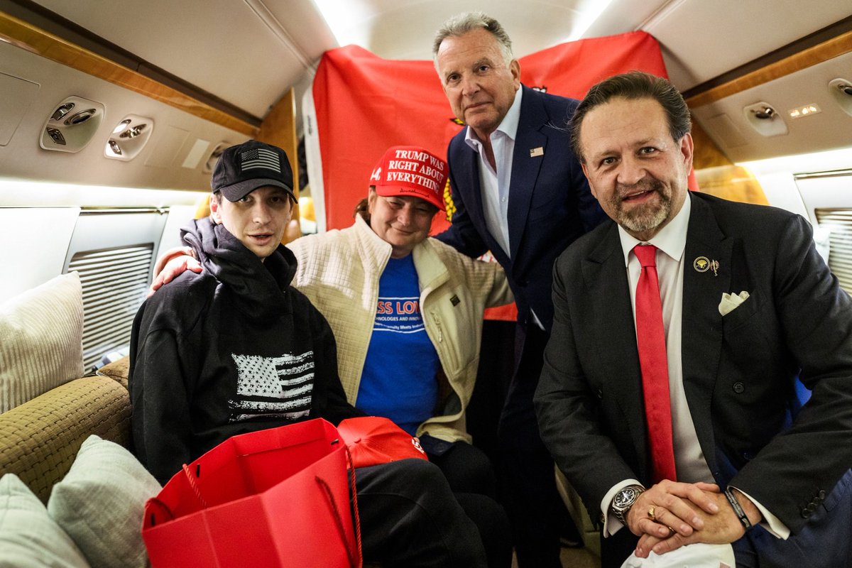 SEPeaceMissions's tweet photo. A special night welcoming an American citizen home to his family and country. Thank you @POTUS for never leaving anyone behind. https://t.co/xOaryfBSxY