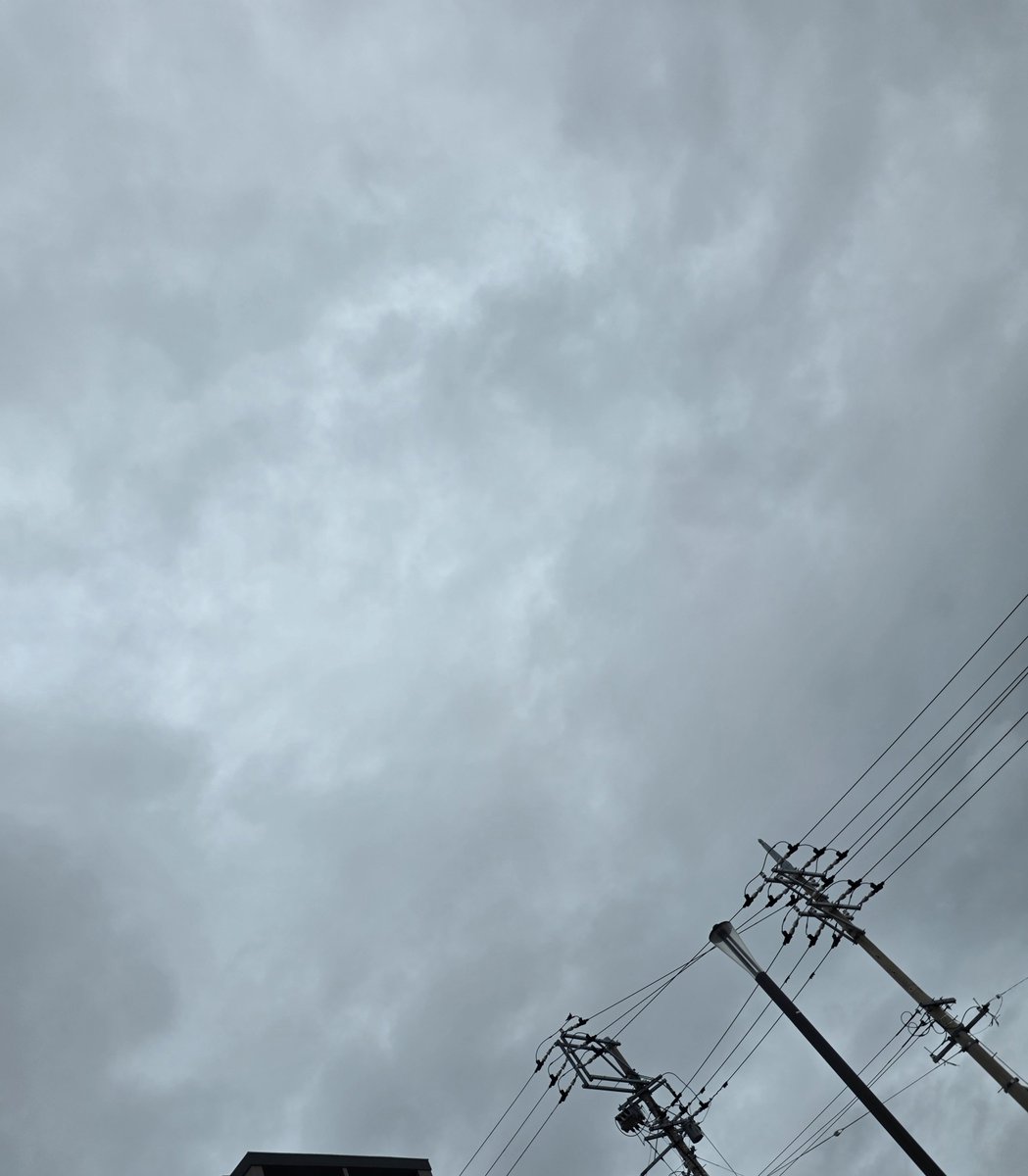 nonno_38's tweet photo. #イマソラ

休日の明けの沖縄那覇上空
ご覧の天気☁️

台風も次々発生してるようなので
ご用心くださいませ😊

それてはまた！

#台風 https://t.co/KkiTDkhpJn