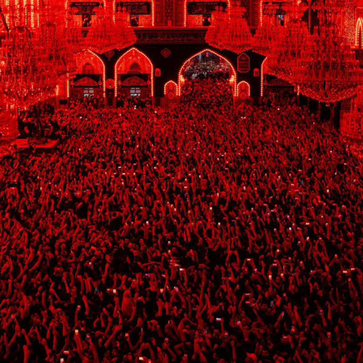 Her3130's tweet photo. Your own shrines look like nightclubs with red lights, slapping and crawling. 

Under ur protection     What u wanna "protect". https://t.co/gnbKfy829D