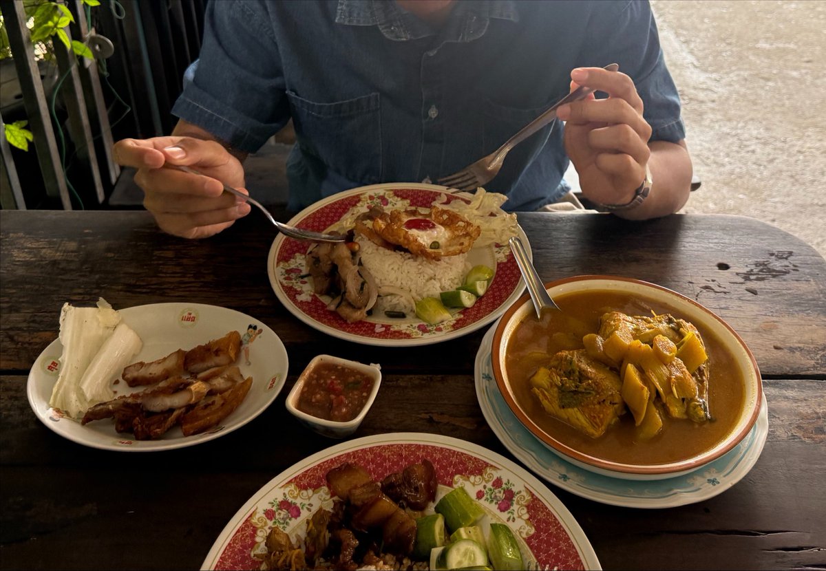 Pundbuuu's tweet photo. กินข้าวกับแฟนอร่อยที่สุด<3 https://t.co/91HIJ4eVsj