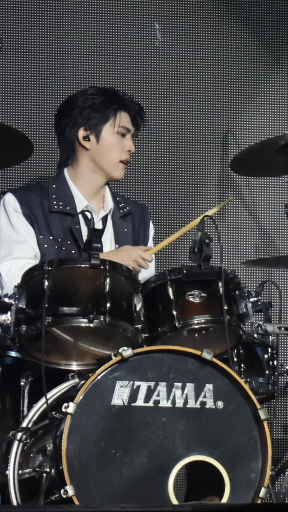 RuGiTuTu's tweet photo. 🤘🏻🤘🏻

JUNIORMARK ONCE SUNNYMOON
#JuniorMarkConcertD1
#savesaisawat https://t.co/XeQxnrzHRE