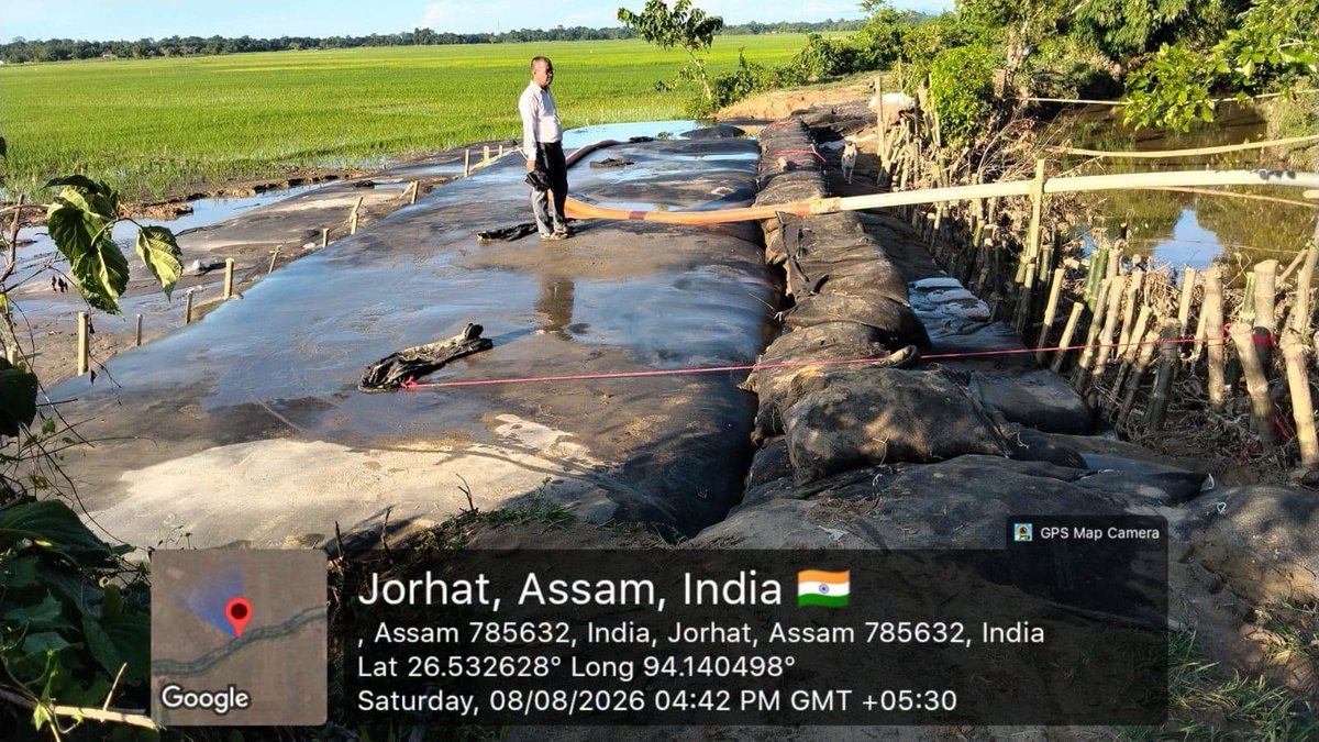himantabiswa's tweet photo. We are working in mission mode as part of #AssamFloodResponse, to repair and strengthen embankments across Assam.

In Jorhat, work at 4 of the 5 breach points is already complete, with the remaining work at Shalmara nearing completion. https://t.co/beYau7l1WJ