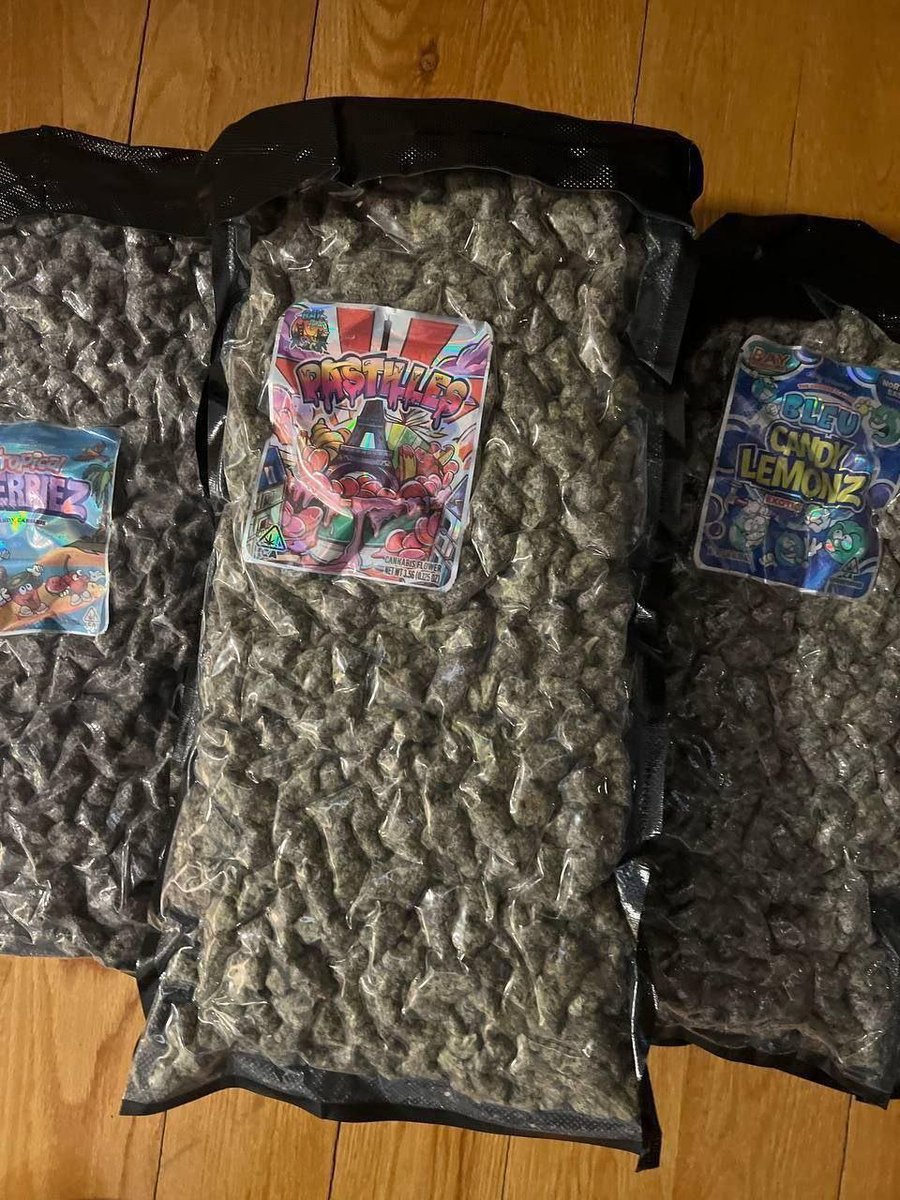 Bigmunchdaplug's tweet photo. This is 2 pounds I'm selling this for $1700 send me a dm each bag is $1700 best deal you'll see anywhere hit me up good numbers family 

https://t.co/qHxSalDeFP https://t.co/VULshmQlUe