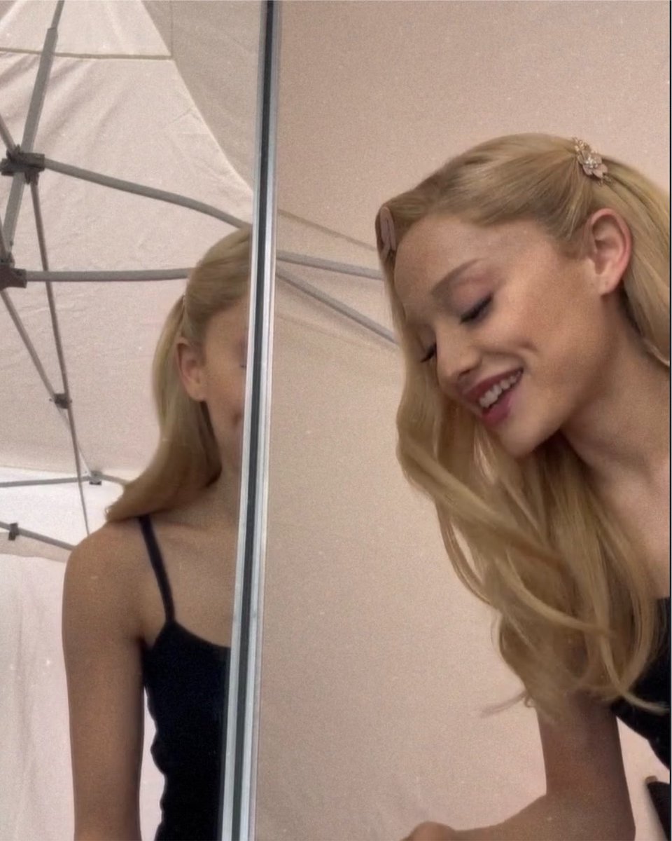 lillsmoonlight's tweet photo. that hung smile https://t.co/nwhGEKN2be