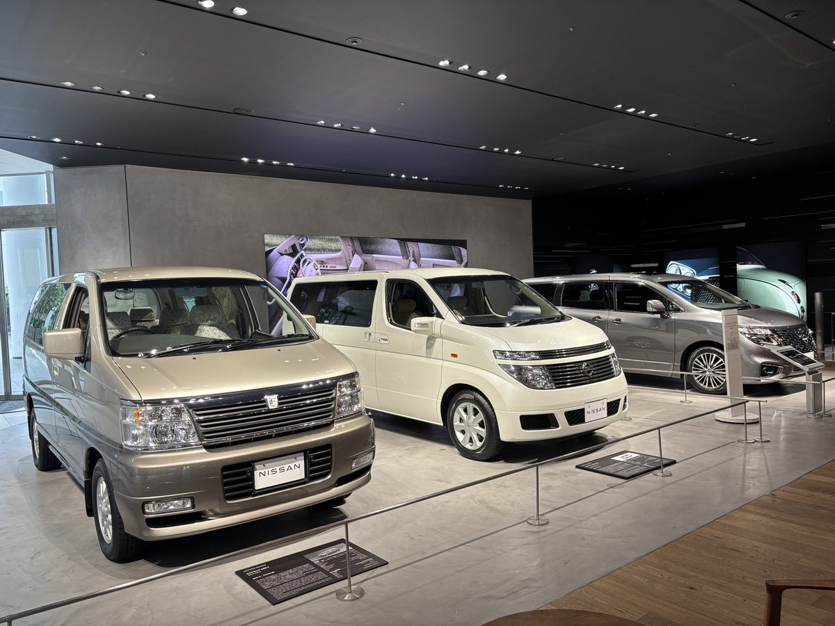 YczPb's tweet photo. 午後
引き続き横浜一人観光
日産グローバル本社ギャラリー
初訪問　銀座とは訳の違う規模
ちょっとしたモーターショーの様相
まさにエルグランド祭り
歴代エルグ展示も良かった https://t.co/NGPvdJ84az