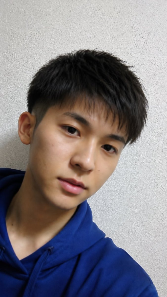 tomonialk's tweet photo. ちょい前に
中途採用試験に来た18歳くんが
イケメンと話題（事務女子談話）
かわいい〜😍と話してたが
確かに可愛かった（ナニが？🤭）今すぐ裏垢確認しろ〜w https://t.co/wZaSoj0mlh